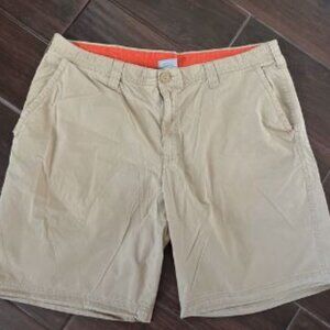 Size 36 NWOT Columbia khaki shorts‎